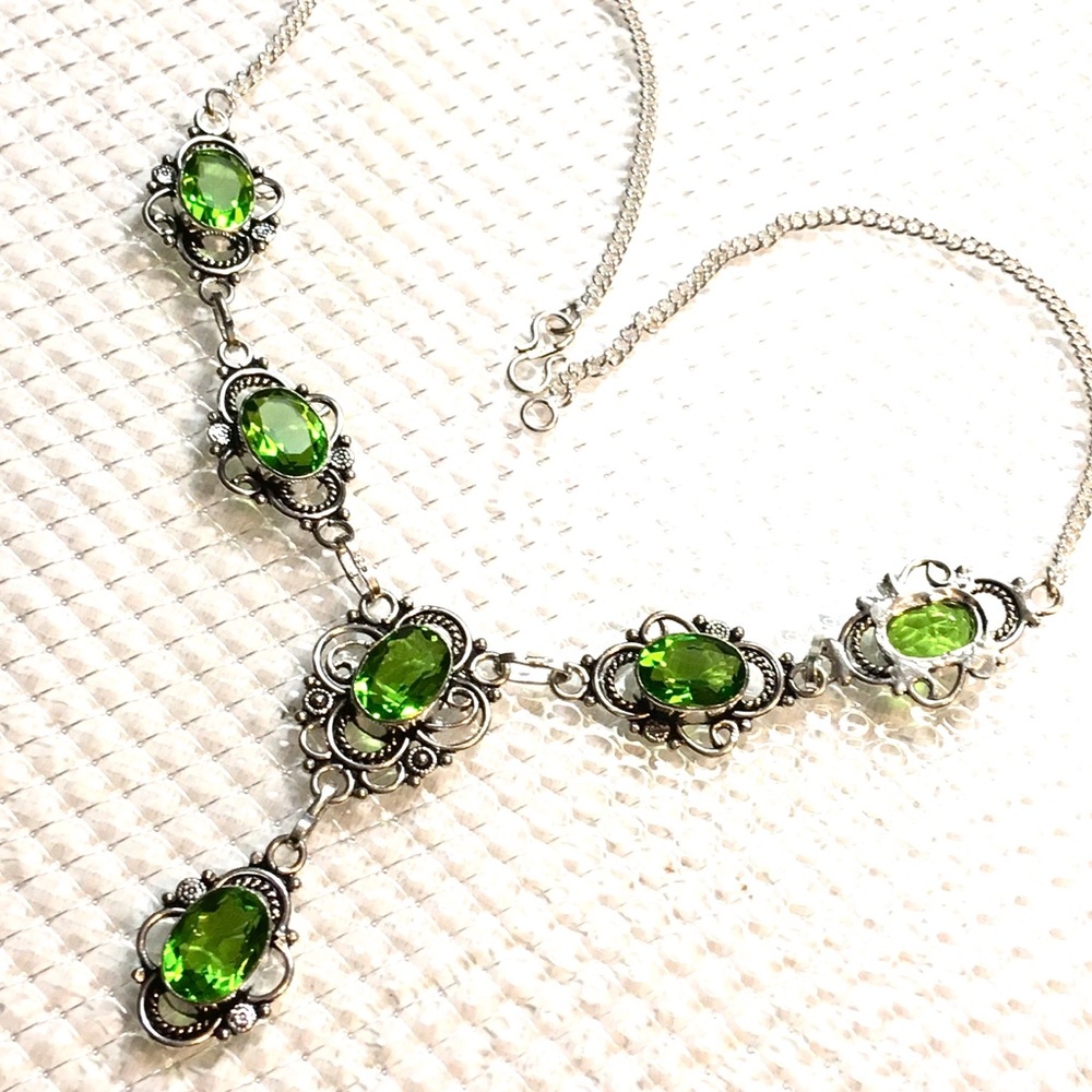 Peridot green crystal Victorian style necklace - Picture 1 of 7